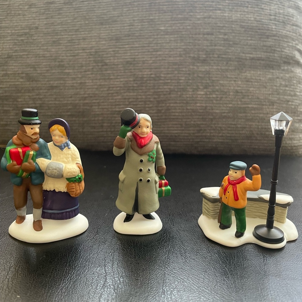 Holiday Carolers Figurine Set - Green, Red, Cream